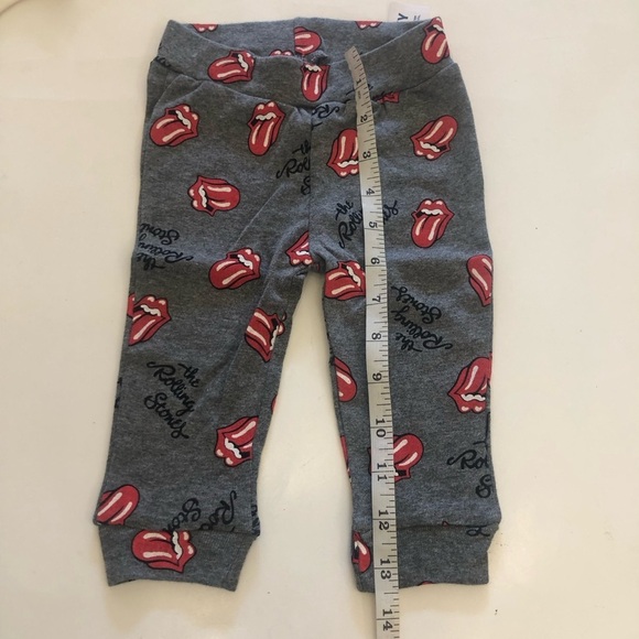 Rolling Stones Old Navy Baby Bodysuit and Pants Set Size 6/12 M - Picture 11 of 11